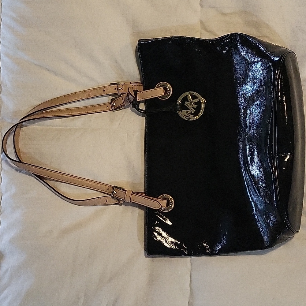MICHAEL KORS BLACK PATENT PURSE